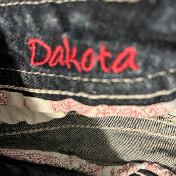 𝓥𝓪𝓷𝓲𝓽𝔂 𝓭𝓲𝓢𝓽𝓻𝓮𝓢𝓢𝓮𝓭 𝓫𝓮𝓻𝓶𝓾𝓭𝓪𝓢 - Picture 9 of 11